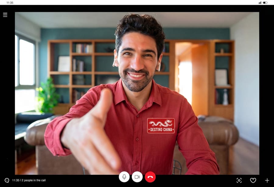 Asesor de viajes en videollamada